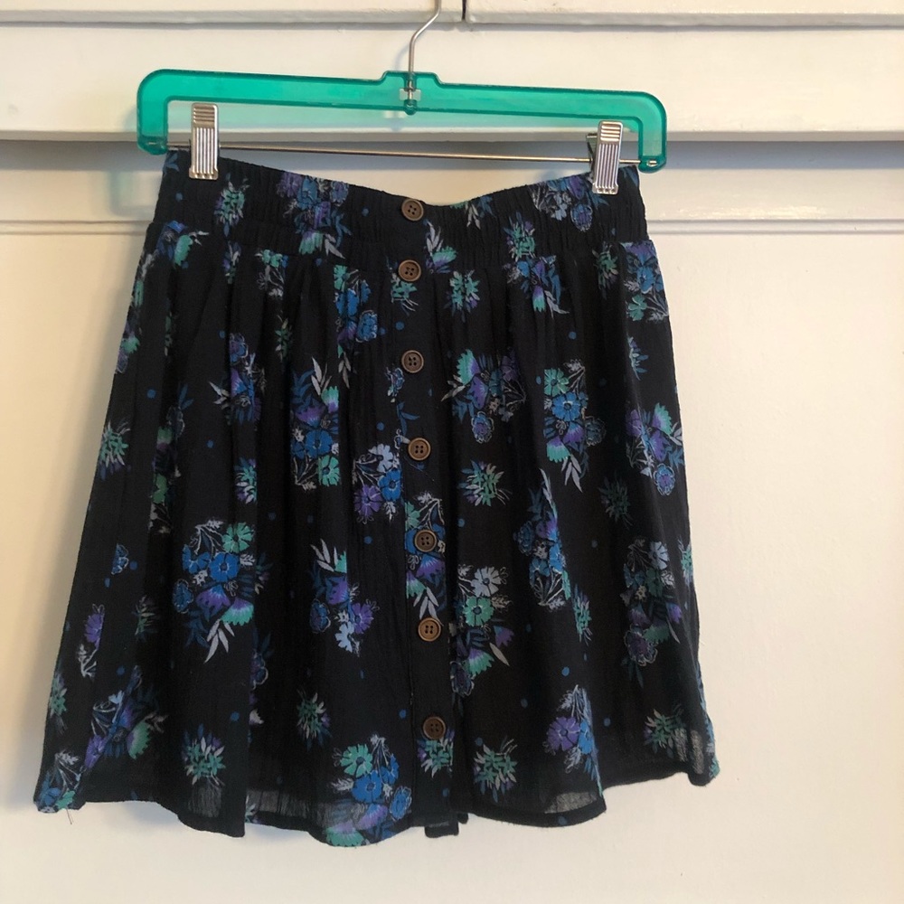Floral mini skirt!